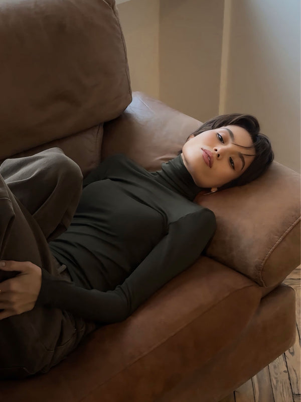 MUSSONY Lyocell Turtleneck in Dark Green — fitted turtleneck in 95% lyocell, look 5
