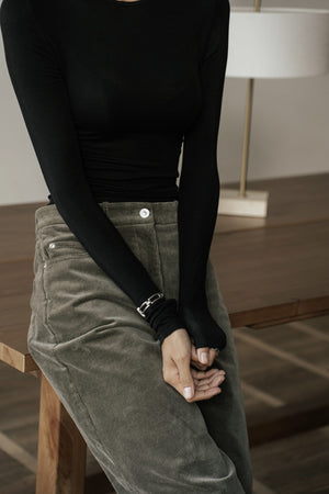 MUSSONY Lyocell Long Sleeve in Black — fitted long-sleeve top in 95% lyocell, look 8