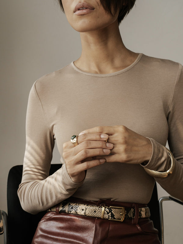 MUSSONY Lyocell Long Sleeve in Mocha — fitted long-sleeve top in 95% lyocell, look 6