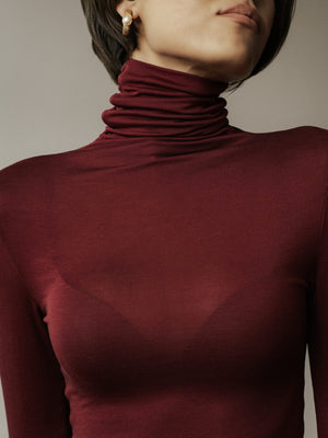 MUSSONY Lyocell Turtleneck in Burgundy — fitted turtleneck in 95% lyocell, look 5