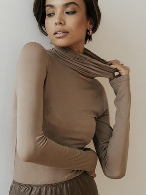 MUSSONY Lyocell Turtleneck in Mocha — fitted turtleneck in 95% lyocell, look 1