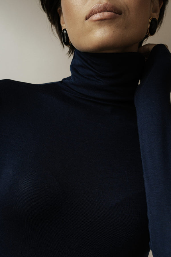 MUSSONY Lyocell Turtleneck in Navy — fitted turtleneck in 95% lyocell, look 6